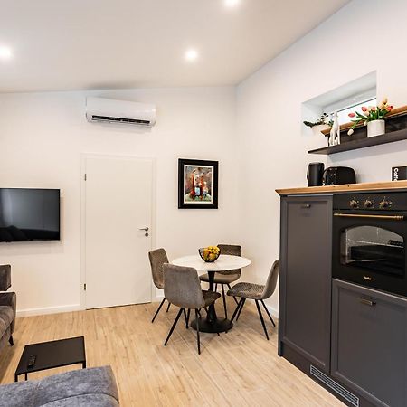 Luxury City Center House Split Exterior foto